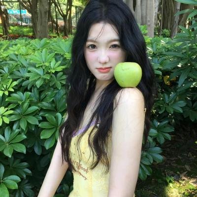 芒果和红色轮椅